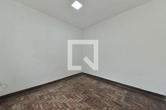 Casa no Brooklin para comprar: 3 quartos, 2 suítes, piscina no condomínio, aceita pets, jardim. — Área de Serviço - Quarto