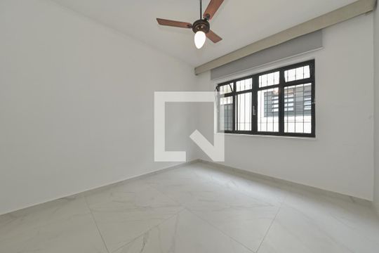 Casa no Brooklin para comprar: 3 quartos, 2 suítes, piscina no condomínio, aceita pets, jardim. — Suíte 2