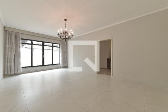 Casa no Brooklin para comprar: 3 quartos, 2 suítes, piscina no condomínio, aceita pets, jardim. — Sala de Jantar