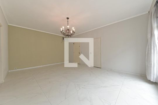 Casa no Brooklin para comprar: 3 quartos, 2 suítes, piscina no condomínio, aceita pets, jardim. — Sala de Jantar