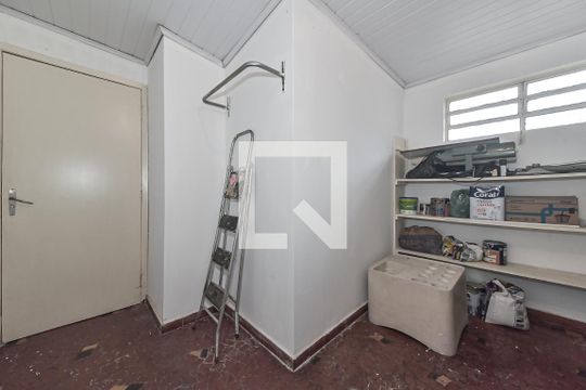 Casa no Brooklin para comprar: 3 quartos, 2 suítes, piscina no condomínio, aceita pets, jardim. — Área de Serviço - Quarto