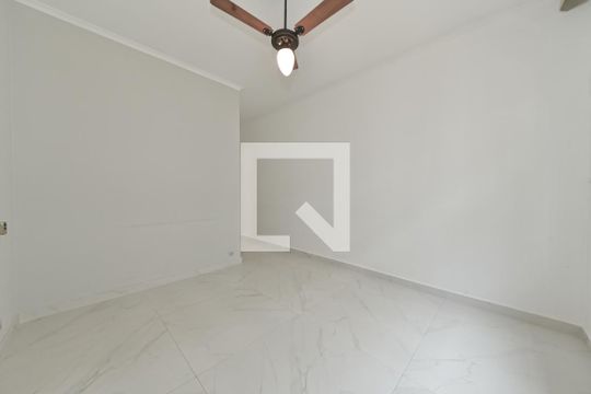 Casa no Brooklin para comprar: 3 quartos, 2 suítes, piscina no condomínio, aceita pets, jardim. — Suíte 2
