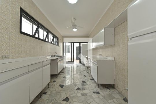 Casa no Brooklin para comprar: 3 quartos, 2 suítes, piscina no condomínio, aceita pets, jardim. — Cozinha