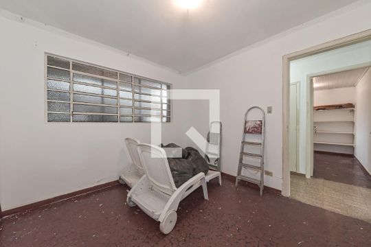 Casa no Brooklin para comprar: 3 quartos, 2 suítes, piscina no condomínio, aceita pets, jardim. — Área de Serviço - Quarto