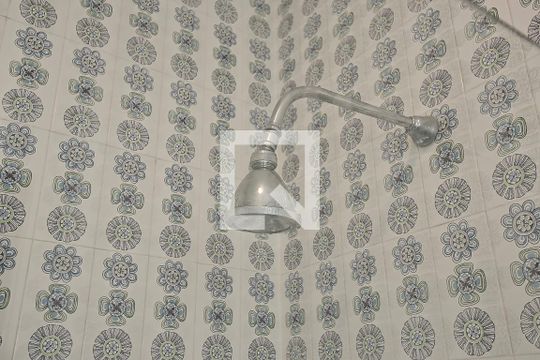 Casa no Brooklin para comprar: 3 quartos, 2 suítes, piscina no condomínio, aceita pets, jardim. — Banheiro da Suíte 2