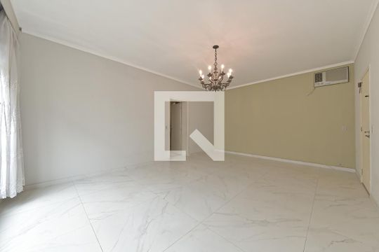 Casa no Brooklin para comprar: 3 quartos, 2 suítes, piscina no condomínio, aceita pets, jardim. — Sala de Jantar