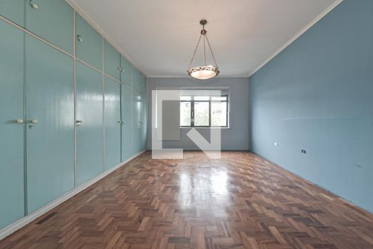 Casa no Brooklin para comprar: 3 quartos, 2 suítes, piscina no condomínio, aceita pets, jardim. — Suíte 1