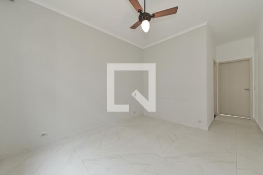 Casa no Brooklin para comprar: 3 quartos, 2 suítes, piscina no condomínio, aceita pets, jardim. — Suíte 2