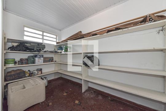 Casa no Brooklin para comprar: 3 quartos, 2 suítes, piscina no condomínio, aceita pets, jardim. — Área de Serviço - Quarto