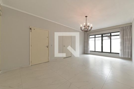 Casa no Brooklin para comprar: 3 quartos, 2 suítes, piscina no condomínio, aceita pets, jardim. — Sala de Jantar
