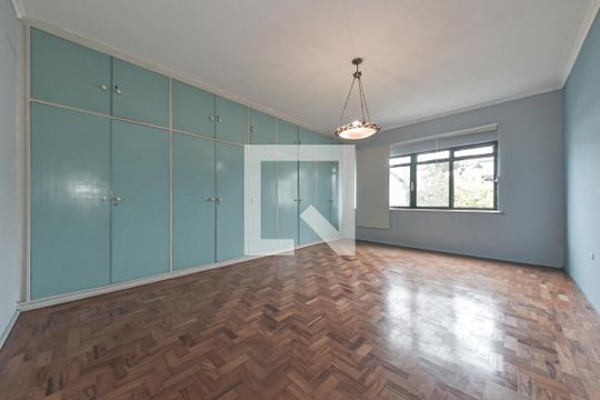 Casa no Brooklin para comprar: 3 quartos, 2 suítes, piscina no condomínio, aceita pets, jardim. — Suíte 1