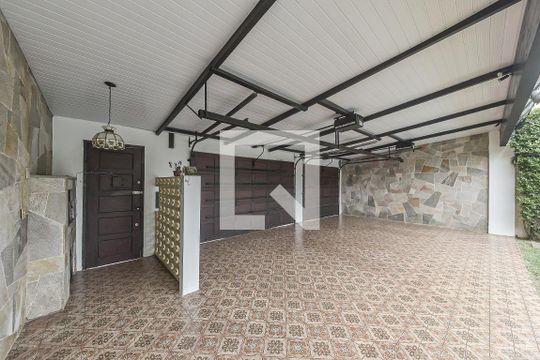 Casa no Brooklin para comprar: 3 quartos, 2 suítes, piscina no condomínio, aceita pets, jardim. — Garagem