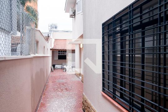 Comprar casa no Itaim Bibi, 3 quartos, aceita pets. — Corredor Lateral