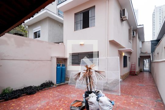 Comprar casa no Itaim Bibi, 3 quartos, aceita pets. — Área Externa