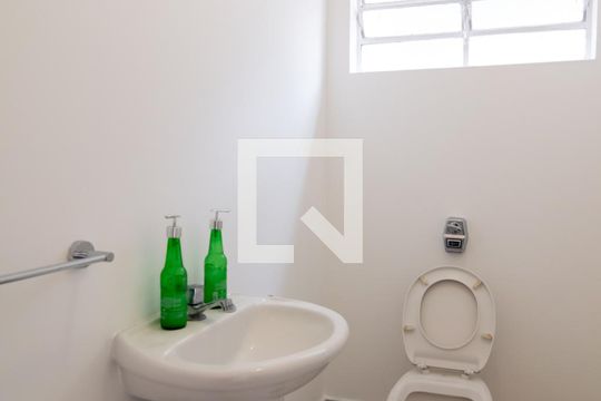 Comprar casa no Itaim Bibi, 3 quartos, aceita pets. — Lavabo