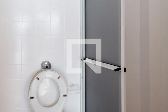 Comprar casa no Itaim Bibi, 3 quartos, aceita pets. — Banheiro de Serviço