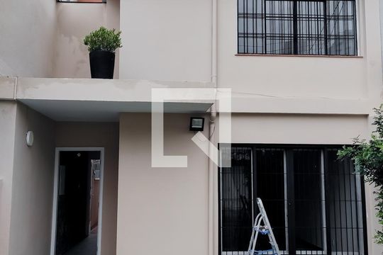 Comprar casa no Itaim Bibi, 3 quartos, aceita pets. — Fachada