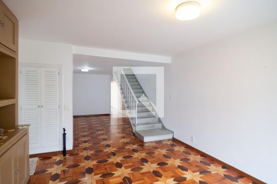 Comprar casa no Itaim Bibi, 3 quartos, aceita pets. — Sala