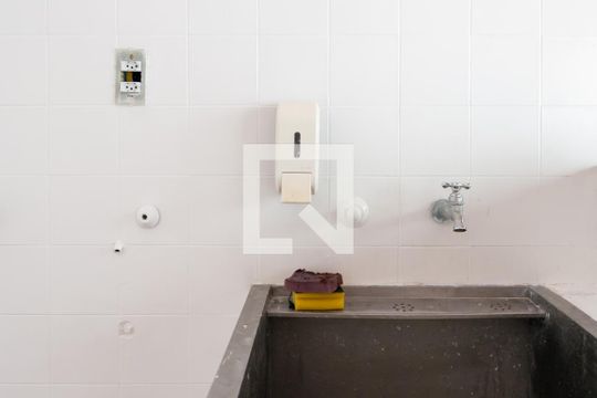 Comprar casa no Itaim Bibi, 3 quartos, aceita pets. — Área de Serviço