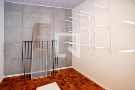 Comprar casa no Itaim Bibi, 3 quartos, aceita pets. — Quarto de Serviço