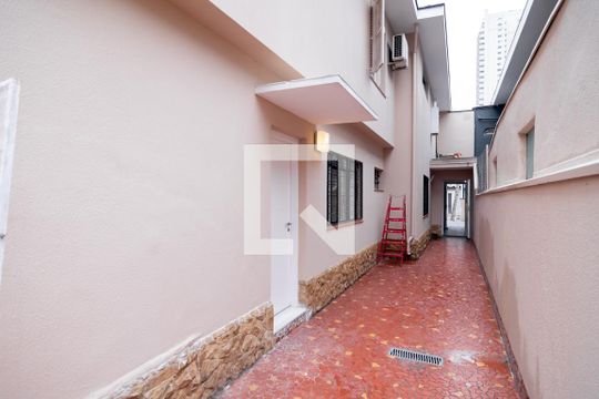 Comprar casa no Itaim Bibi, 3 quartos, aceita pets. — Corredor Lateral