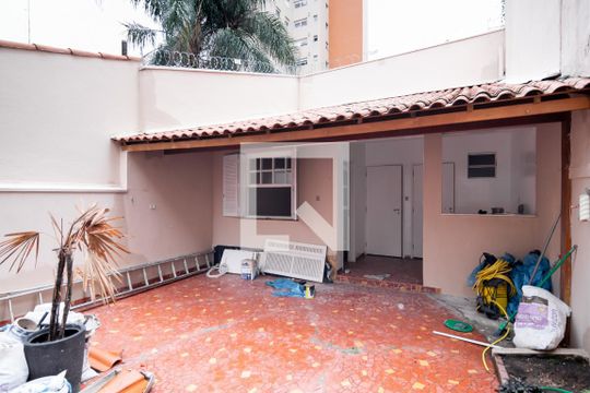 Comprar casa no Itaim Bibi, 3 quartos, aceita pets. — Área Externa
