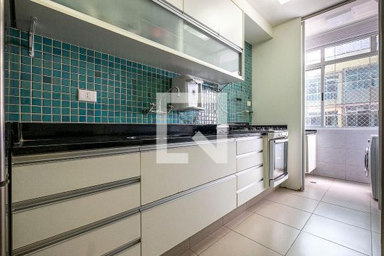 Venda de apartamento no Jardim Paulista: 3 quartos, 1 suíte, varanda, aceita pets. — Cozinha