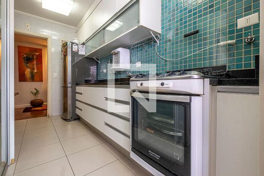 Venda de apartamento no Jardim Paulista: 3 quartos, 1 suíte, varanda, aceita pets. — Cozinha