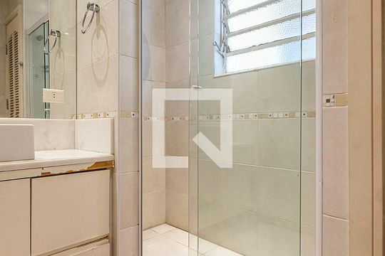 Venda de apartamento no Jardim Paulista: 3 quartos, 1 suíte, varanda, aceita pets. — Suíte - Banheiro