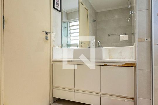Venda de apartamento no Jardim Paulista: 3 quartos, 1 suíte, varanda, aceita pets. — Suíte - Banheiro