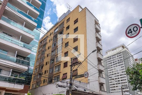 Venda de apartamento no Jardim Paulista: 3 quartos, 1 suíte, varanda, aceita pets. — Fachada