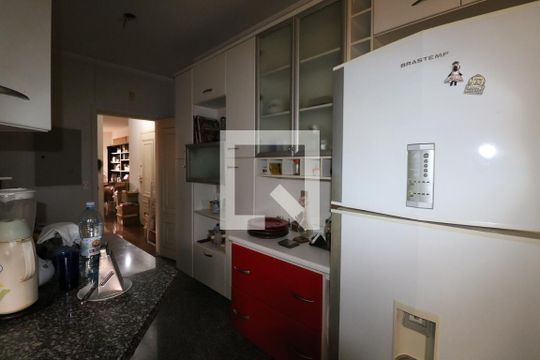 Apartamento à venda com 4 quartos e churrasqueira. — Cozinha 
