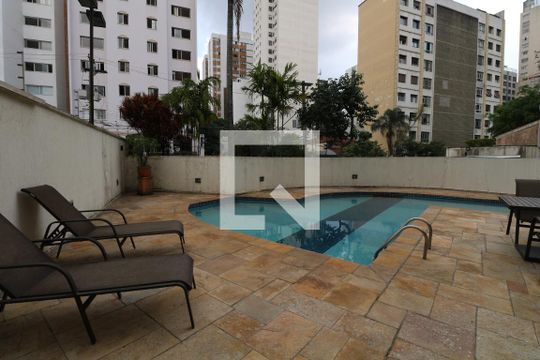 Apartamento à venda com 4 quartos e churrasqueira. — Área comum - Piscina