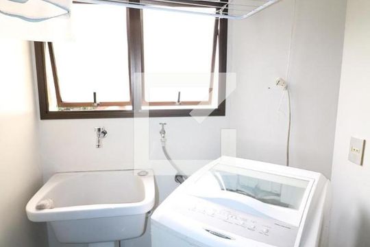 Apartamento à venda com 4 quartos e churrasqueira. — Área de Serviço