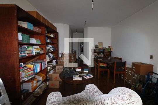 Apartamento à venda com 4 quartos e churrasqueira. — Sala
