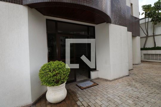 Apartamento à venda com 4 quartos e churrasqueira. — Hall de entrada