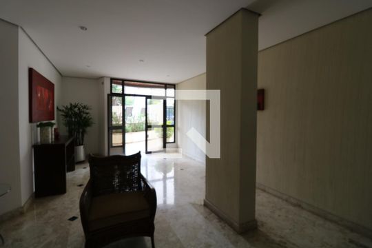 Apartamento à venda com 4 quartos e churrasqueira. — Hall social