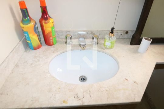 Apartamento à venda com 4 quartos e churrasqueira. — Suite do Quarto 1
