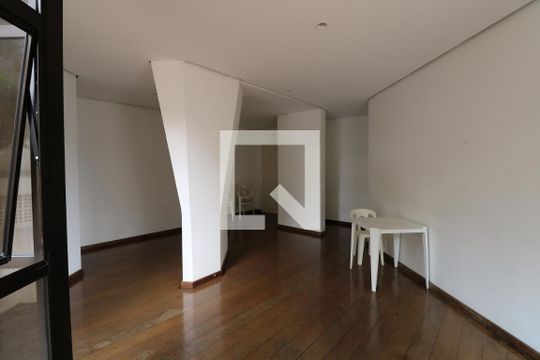 Apartamento à venda com 4 quartos e churrasqueira. — Área comum - Salão de festas