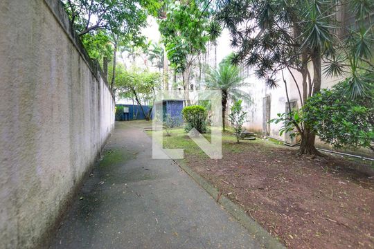 Para comprar apartamento mobiliado com 4 quartos, varanda, piscina e pet-friendly na Vila Mariana. — Área comum - Bosque