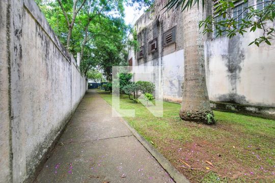 Para comprar apartamento mobiliado com 4 quartos, varanda, piscina e pet-friendly na Vila Mariana. — Área comum - Bosque