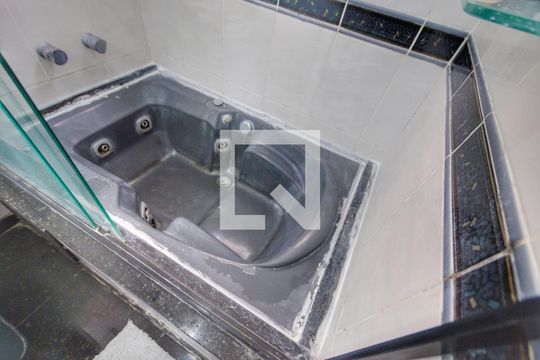 Para comprar apartamento mobiliado com 4 quartos, varanda, piscina e pet-friendly na Vila Mariana. — Banheiro