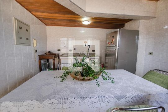 Para comprar apartamento mobiliado com 4 quartos, varanda, piscina e pet-friendly na Vila Mariana. — Cobertura - Cozinha