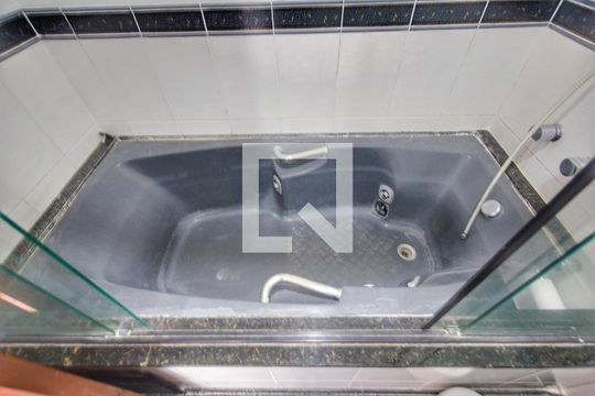 Para comprar apartamento mobiliado com 4 quartos, varanda, piscina e pet-friendly na Vila Mariana. — Quarto 1 - Suíte
