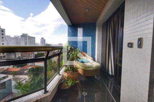 Para comprar apartamento mobiliado com 4 quartos, varanda, piscina e pet-friendly na Vila Mariana. — Varanda