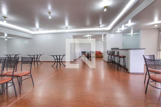 Para comprar apartamento mobiliado com 4 quartos, varanda, piscina e pet-friendly na Vila Mariana. — Área comum - Salão de festas 1