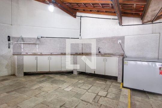 Para comprar apartamento mobiliado com 4 quartos, varanda, piscina e pet-friendly na Vila Mariana. — Área comum - Churrasqueira