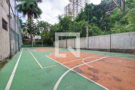 Para comprar apartamento mobiliado com 4 quartos, varanda, piscina e pet-friendly na Vila Mariana. — Área comum - Quadra