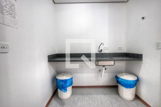 Para comprar apartamento mobiliado com 4 quartos, varanda, piscina e pet-friendly na Vila Mariana. — Área comum - Salão de festas 1