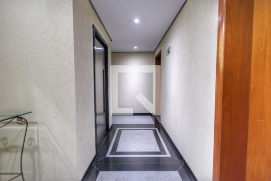 Para comprar apartamento mobiliado com 4 quartos, varanda, piscina e pet-friendly na Vila Mariana. — Hall do elevador